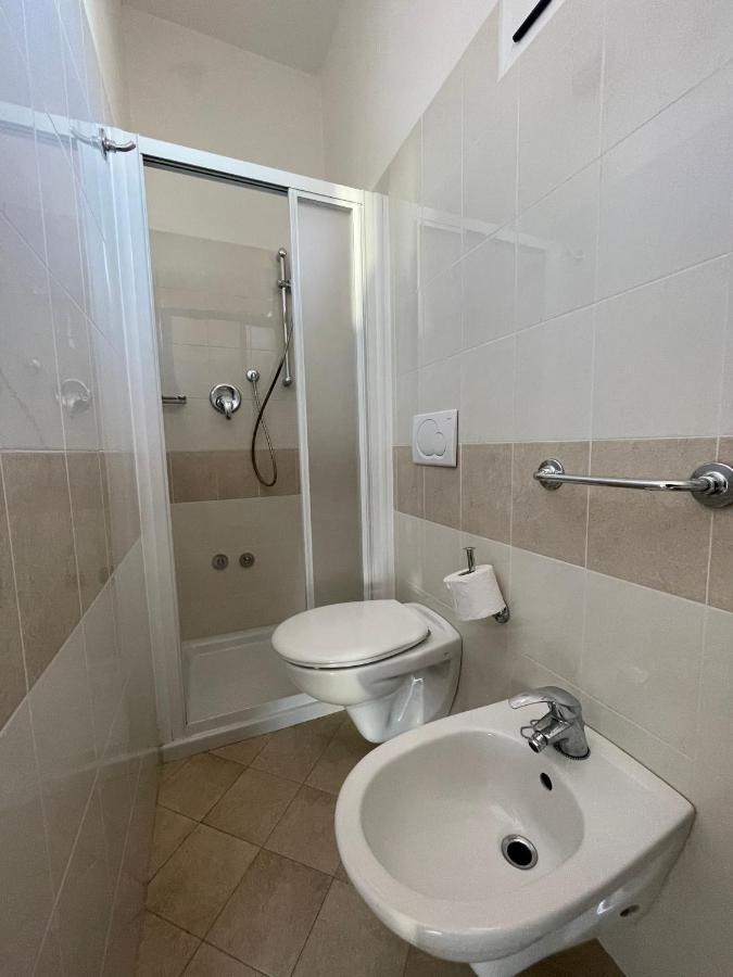 Hotel Alex Rimini Bagian luar foto