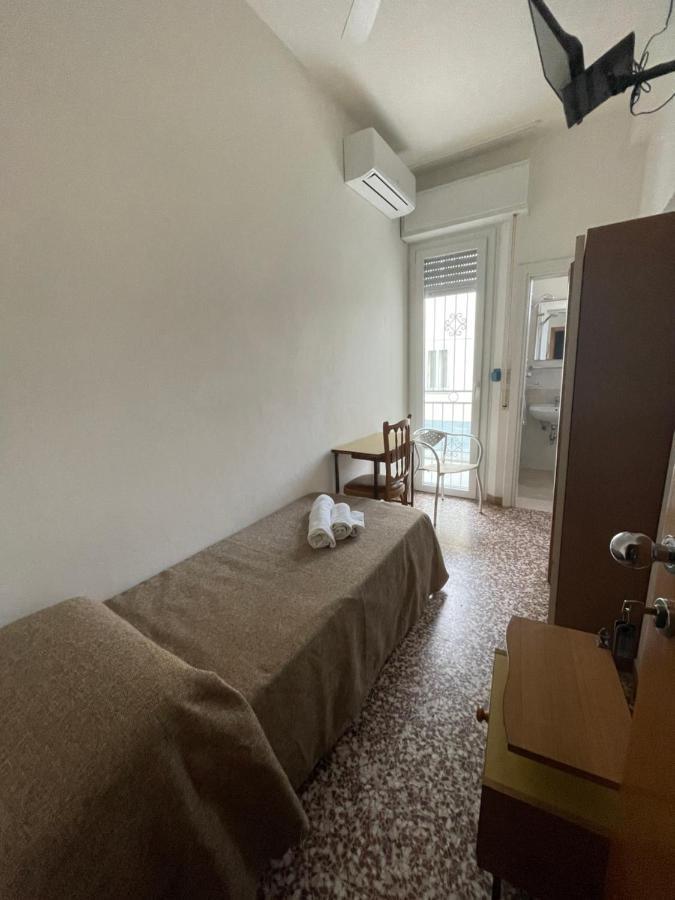 Hotel Alex Rimini Bagian luar foto