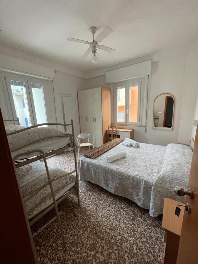 Hotel Alex Rimini Bagian luar foto