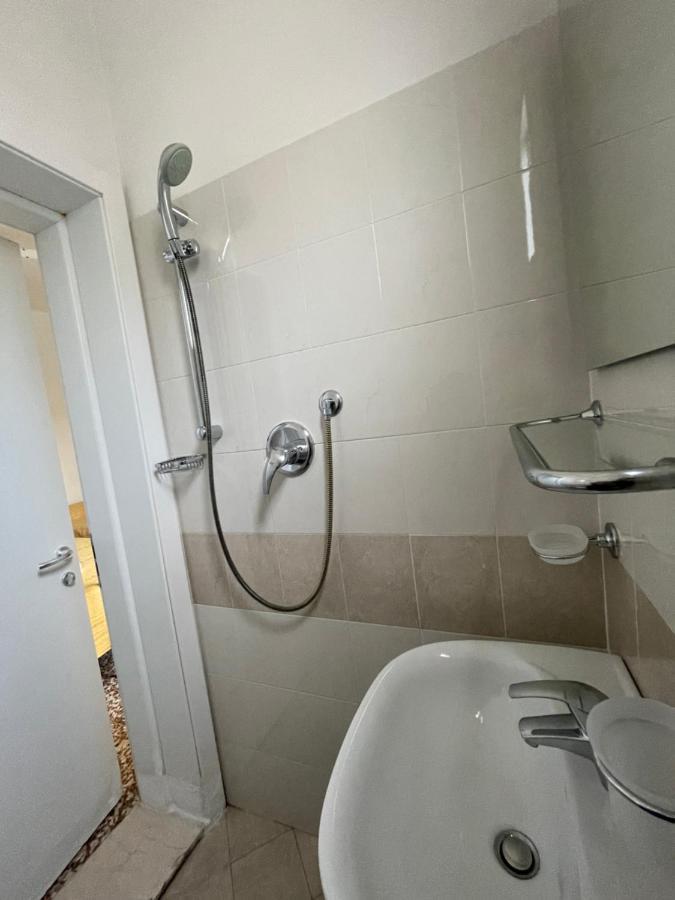 Hotel Alex Rimini Bagian luar foto