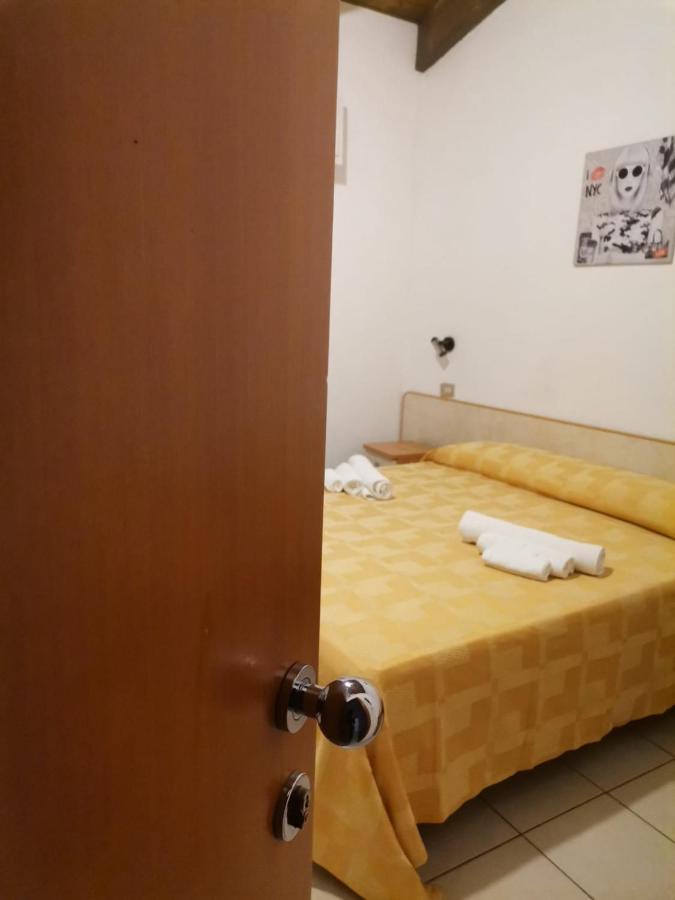 Hotel Alex Rimini Bagian luar foto