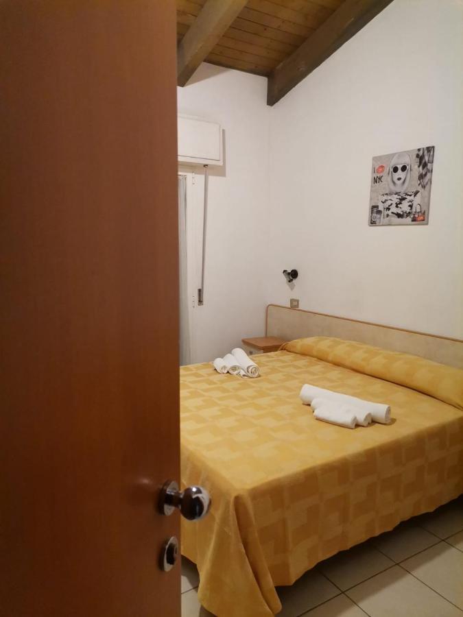 Hotel Alex Rimini Bagian luar foto