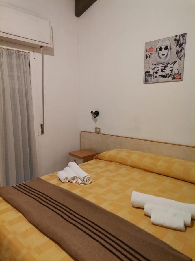 Hotel Alex Rimini Bagian luar foto