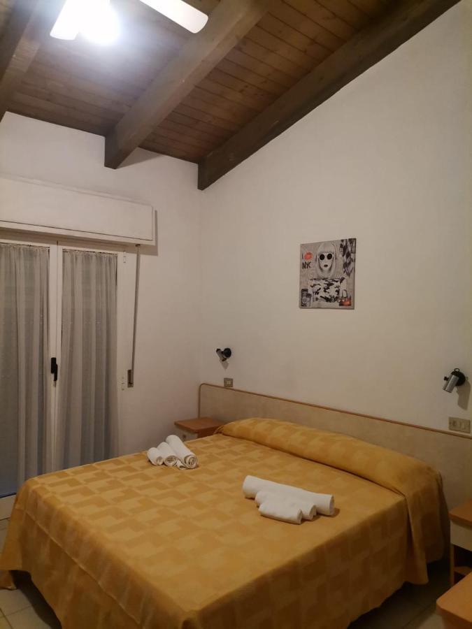 Hotel Alex Rimini Bagian luar foto