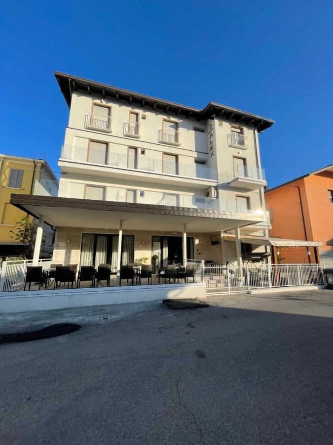 Hotel Alex Rimini Bagian luar foto