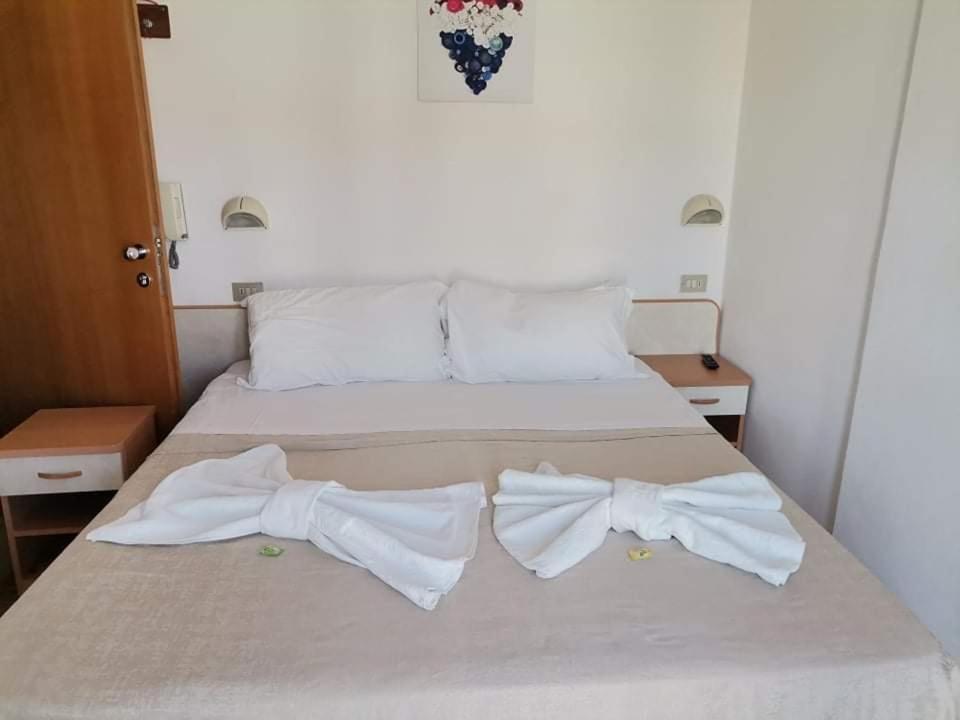 Hotel Alex Rimini Bagian luar foto