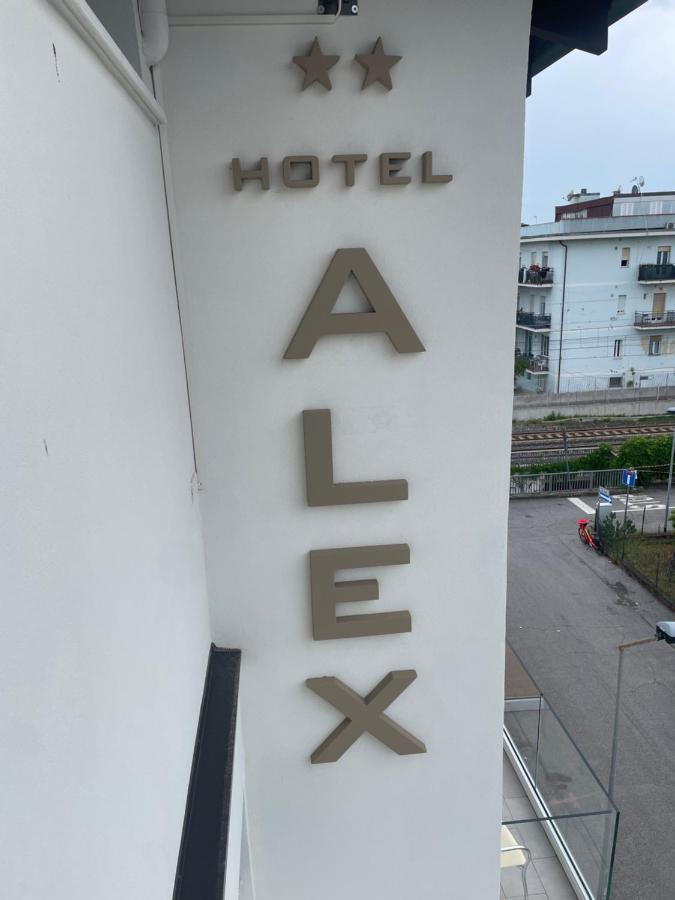Hotel Alex Rimini Bagian luar foto